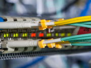 Multimode fiyber va bir usuli fiyber orasidagi qismlari